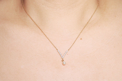 Pearl V-Shape Necklace